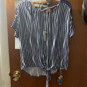 iz byer Blue top